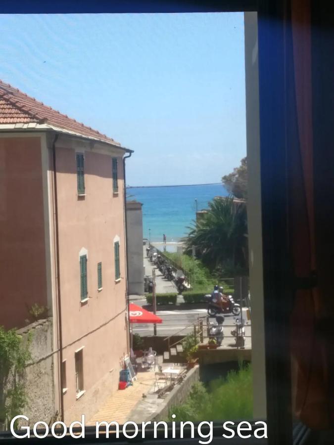 House Of Fly With Sea View, Front The Beach 萨沃纳 外观 照片