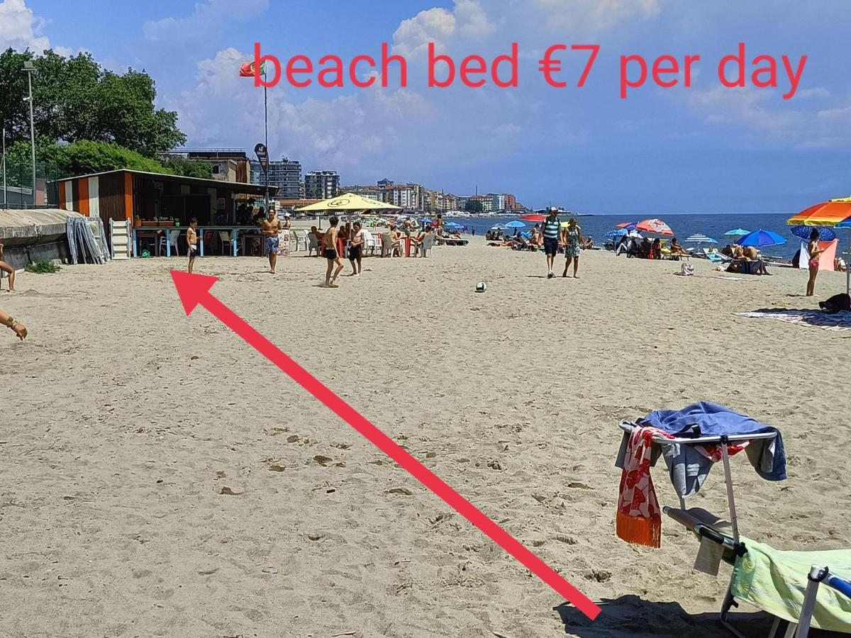 House Of Fly With Sea View, Front The Beach 萨沃纳 外观 照片